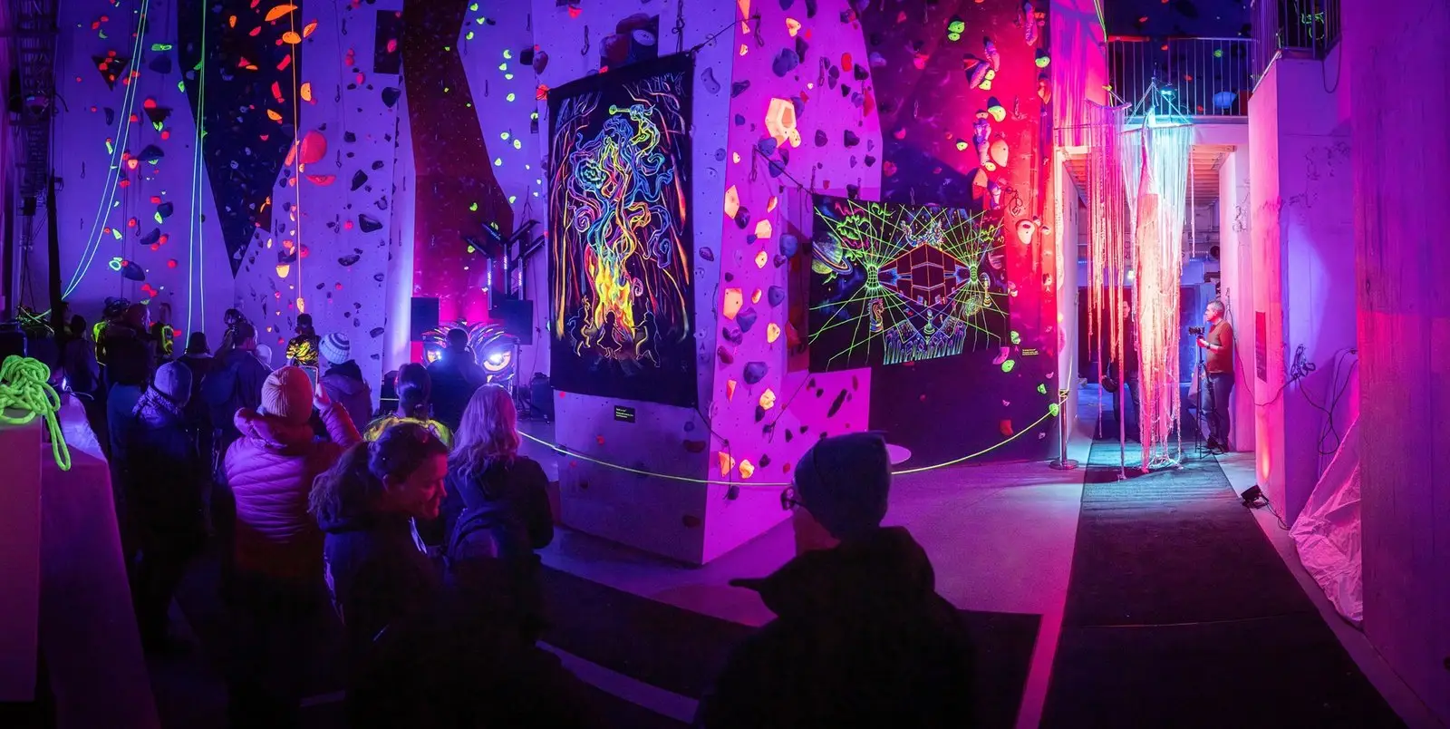 Hohtoboulder-tapahtuma UV-valoissa